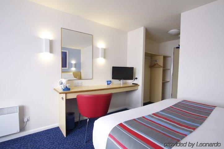 Travelodge Liverpool Stonedale Park Екстер'єр фото