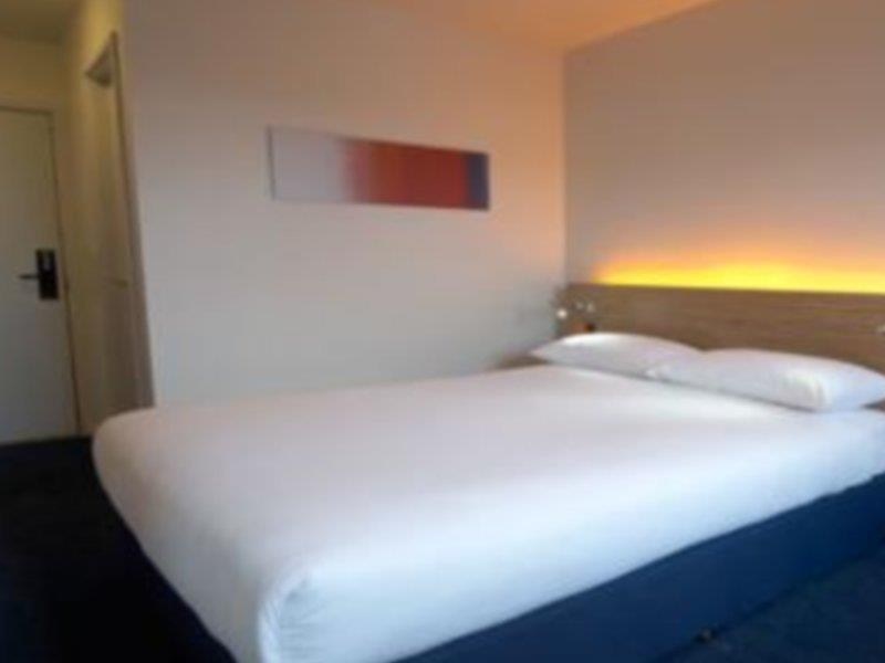 Travelodge Liverpool Stonedale Park Екстер'єр фото